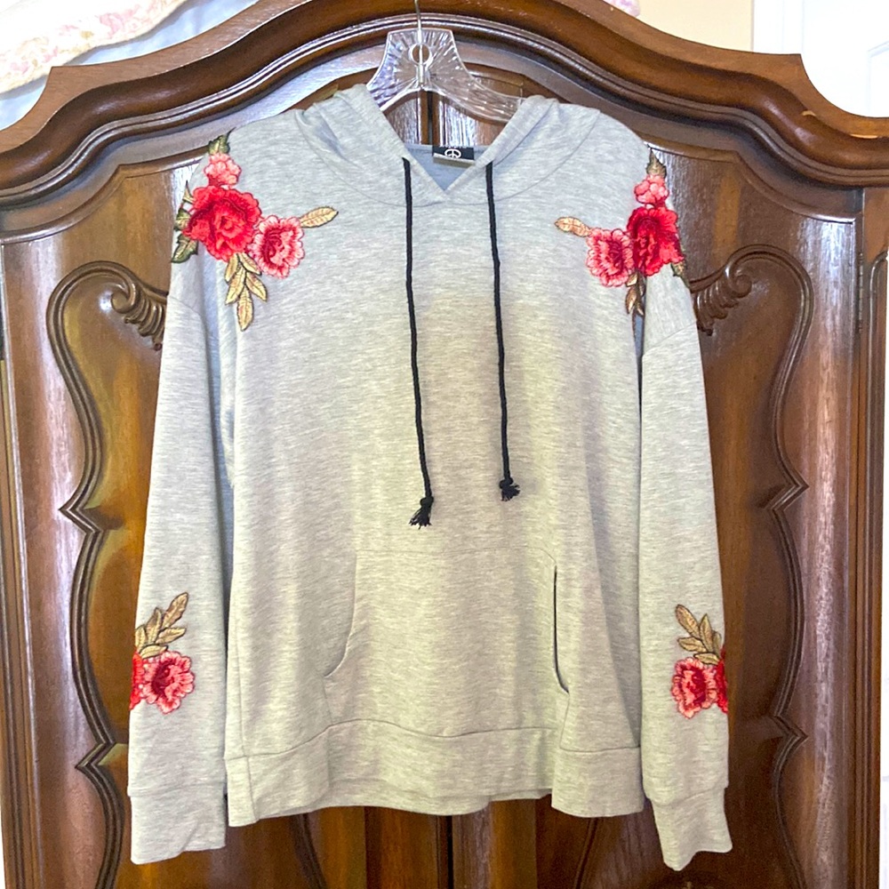 Beautiful heather Grey embroidered hoodie in size S